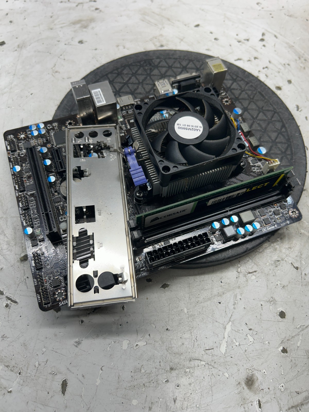 MSI A68HM-E33 V2 AMD A4-6300 APU with Radeon 3.70GHz 8GB