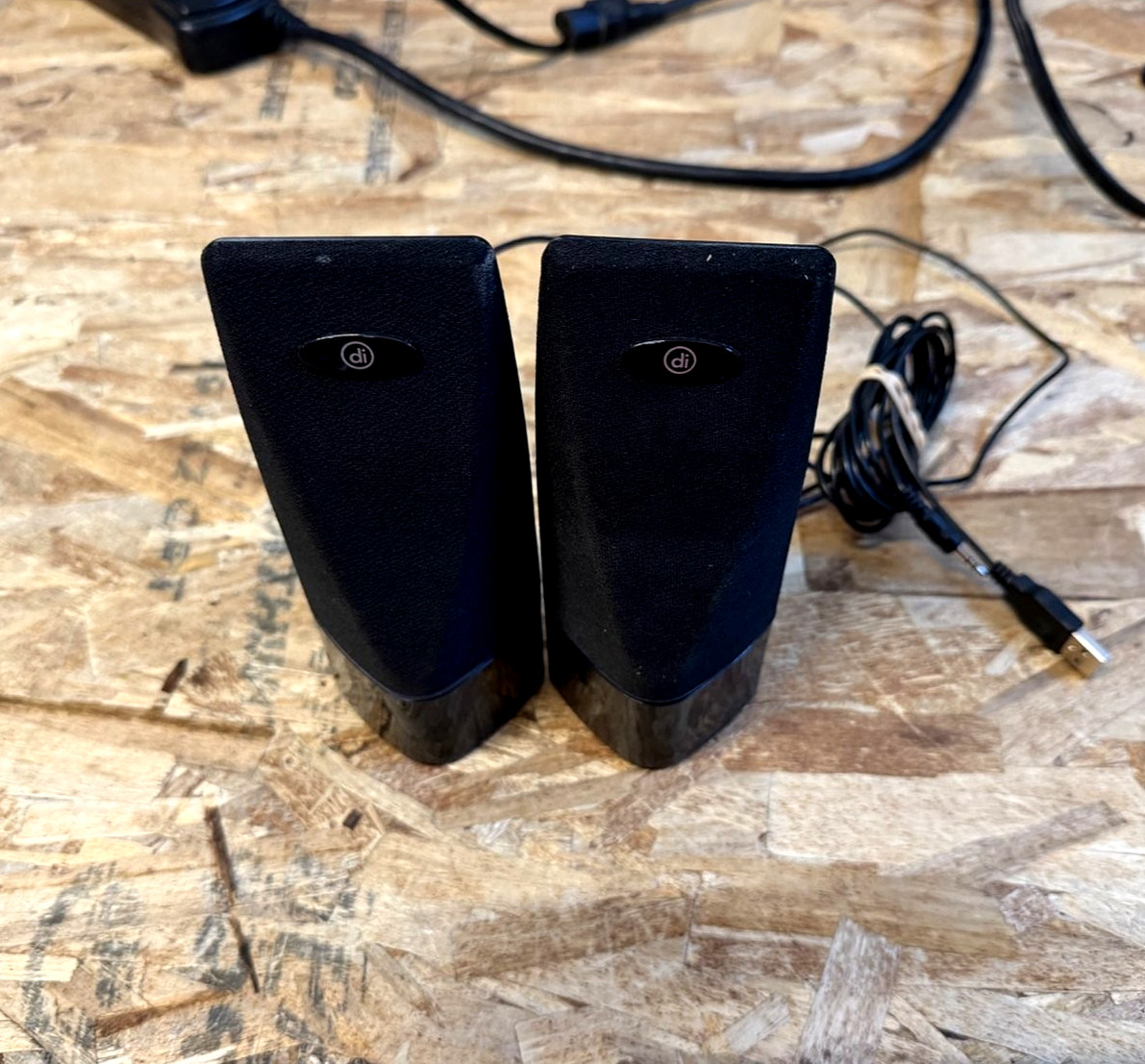 Digital Innovations AcoustiX USB Multimedia Desktop Speakers 4330100 (10A-B3)