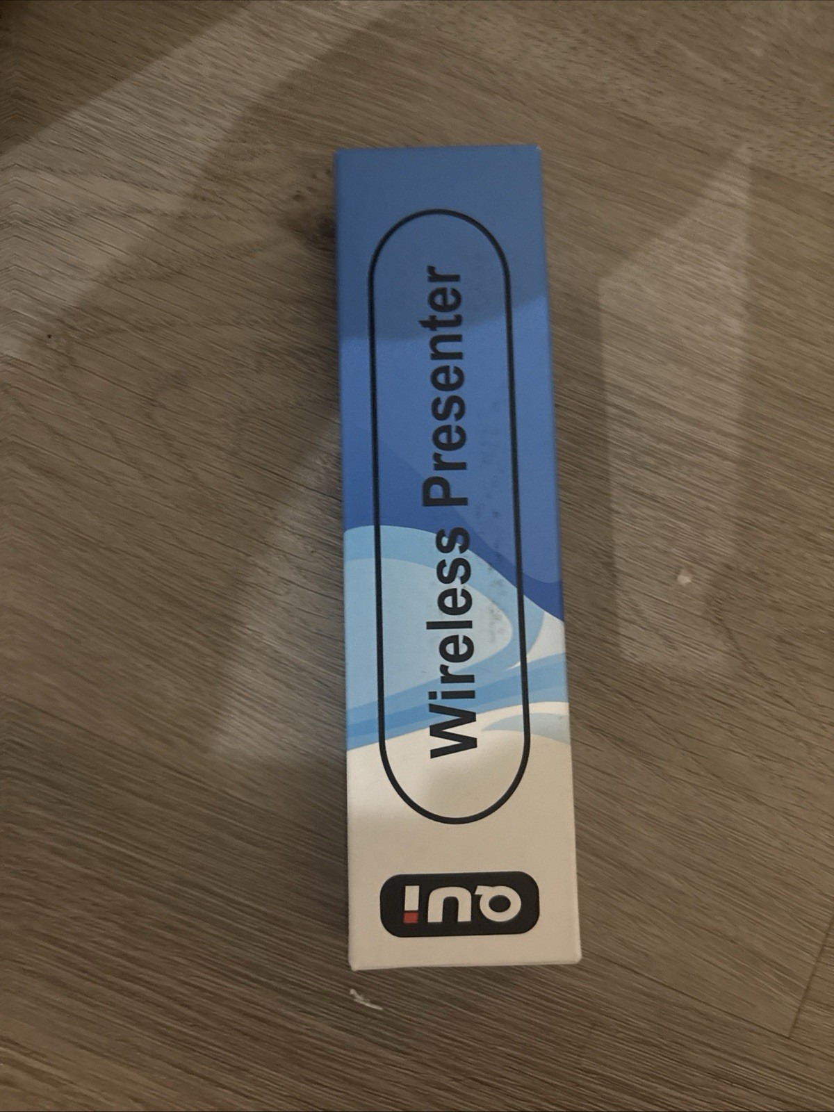 Qui Wireless Presenter Remote Control for PowerPoint, Mac, Computer or Laptop