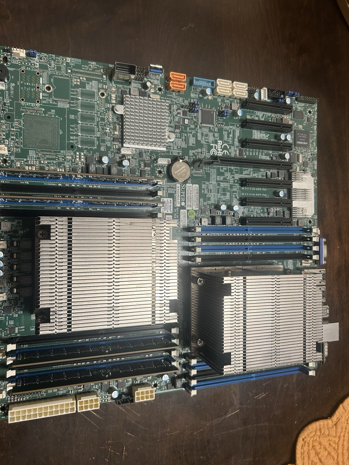 Supermicro X10DRH-iT Extended ATX LGA2011-3 DDR4 Dual LAN SATA III