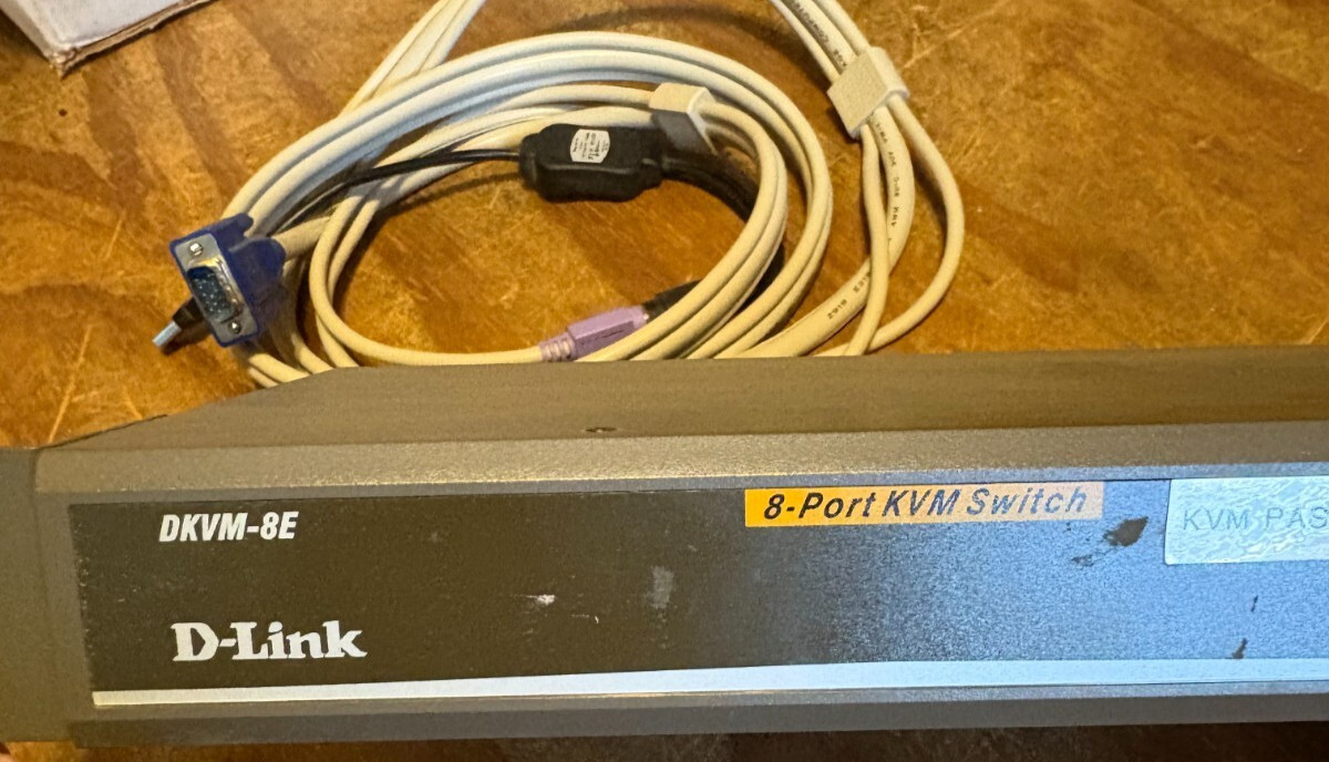 D-Link DKVM (DKVM8E) 8-Ports External KVM switch