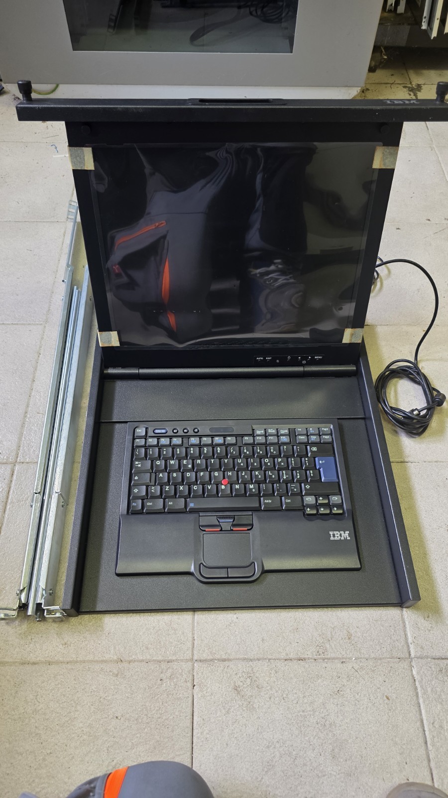 IBM 7316-TF3 1U Rackmt KVM Console Kit - 17" LCD - 03N7012 - WITH Rails - TESTED