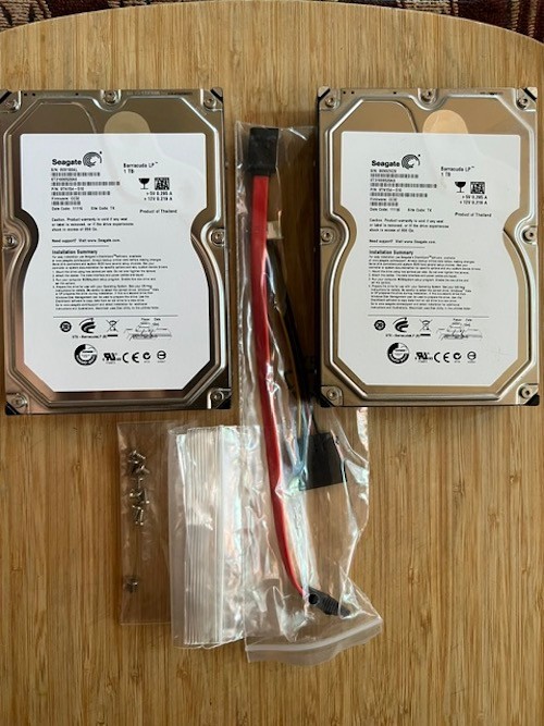 TWO (2) Seagate 1TB SATA 3.5 HDD, ST31000520AS 9TN154-510 5900 RPM