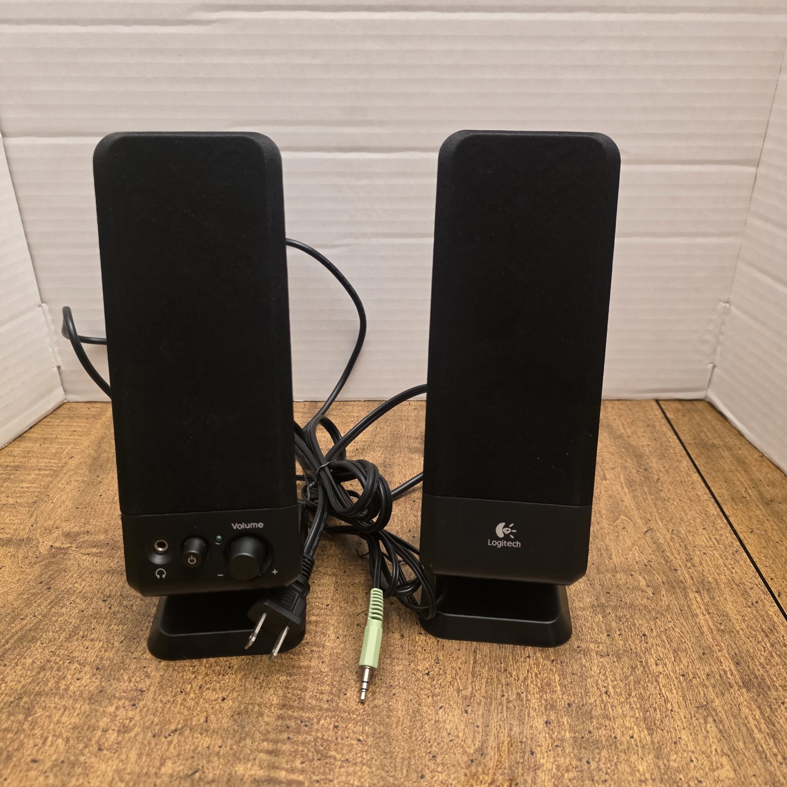 Logitech R-10 S-0152A1 Multimedia Computer Speakers Set PC GAMING 3.5 MM AUX EUC