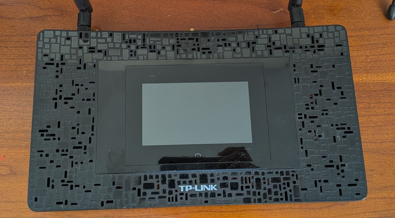 TP-Link RE590T AC1900 Touch Screen Wi-Fi Range Extender - Missing 1 Antenna