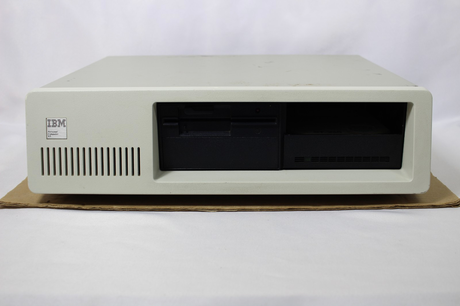 VINTAGE  IBM 5160 XT Personal Computer, WORKS BUT NOT FULLY TESTED 4 RESTORATION