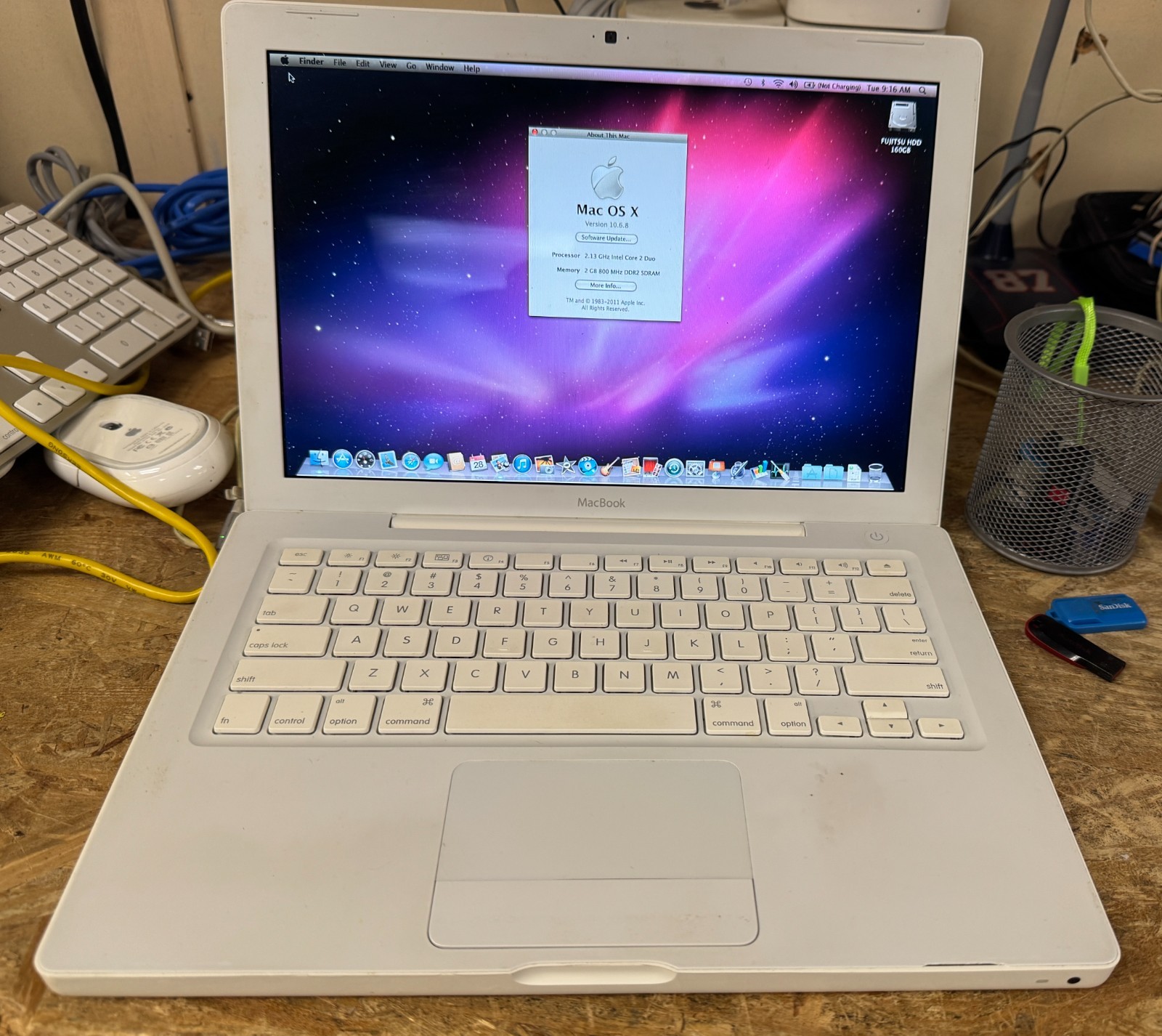 Apple MacBook 13-inch June 2009 2.13GHz Intel Core 2 Duo (MC240LL/A)