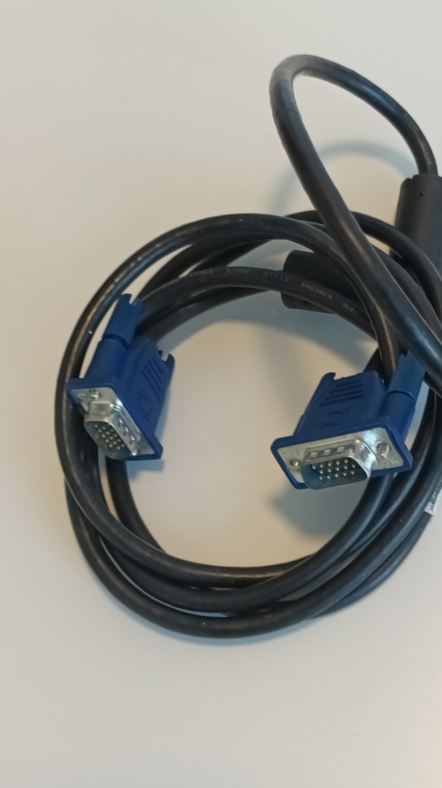 VGA/SVGA D-Sub 15 Pin Male to Male Cable w/ Ferrite Core Black/Blue 500R