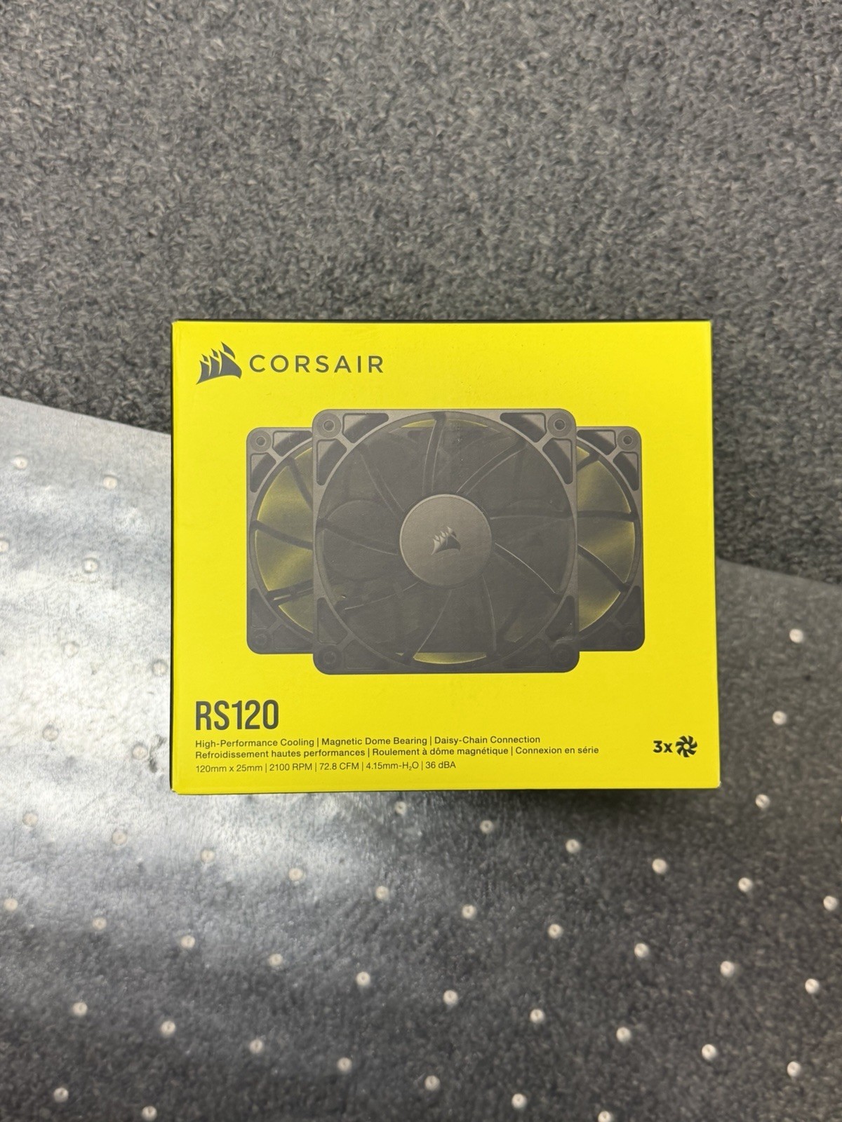 CORSAIR RS120 PWM 120mm Fans Triple Pack - Simplified Control - Daisy-Chain 4-Pi