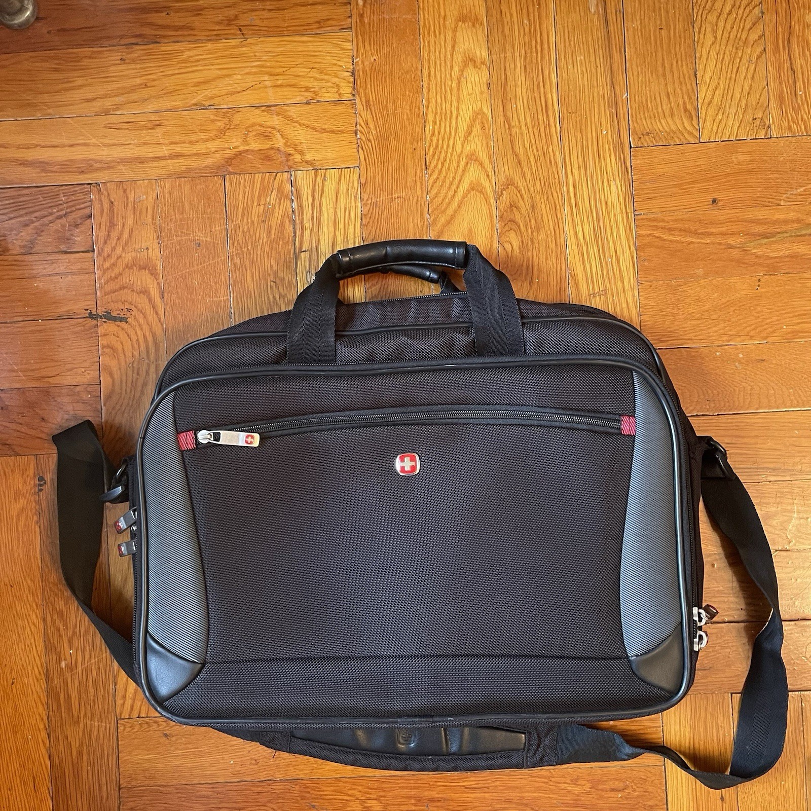Wenger Mainframe 16 Laptop Briefcase Black SwissGear Shoulder Business Bag
