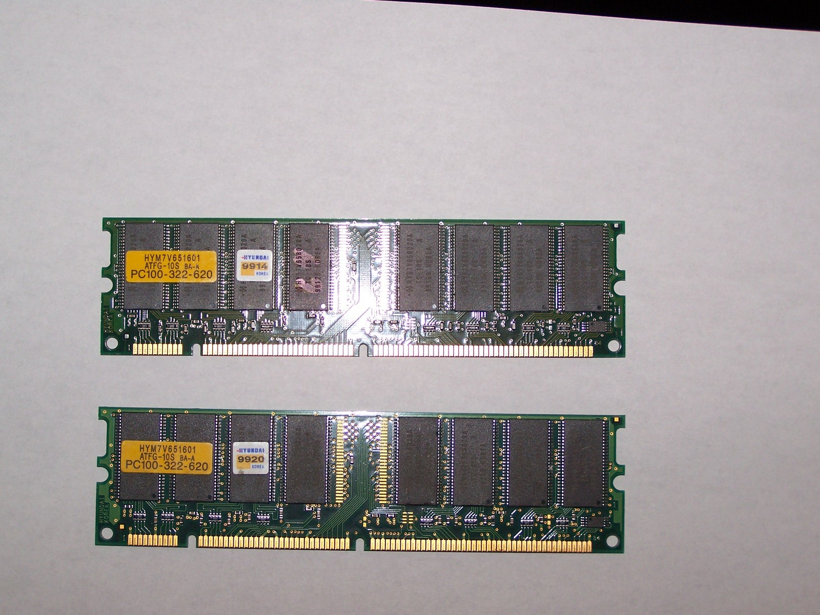 Hyundai 2Pc 128MB SDRAM,PC100 HYM7V651601 RAM