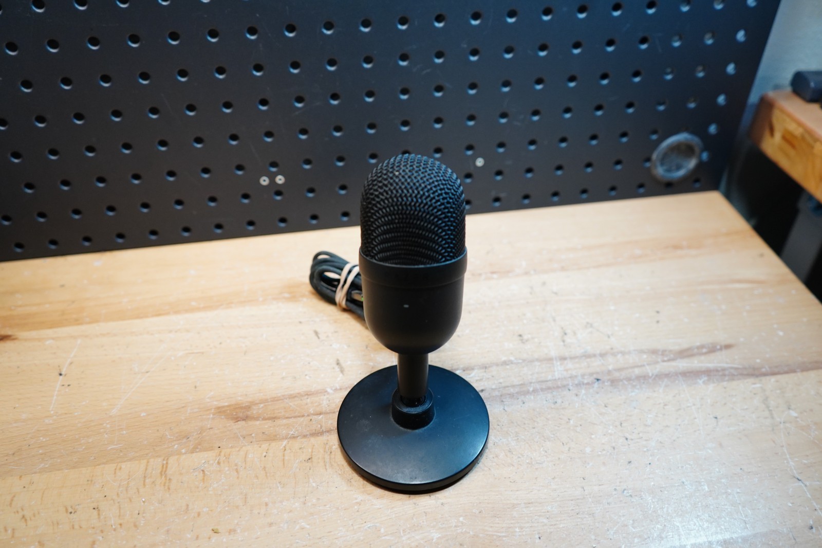 (D) Razer Seiren Mini USB Condenser Microphone Black RZ19-03450100 w/ Cable Used