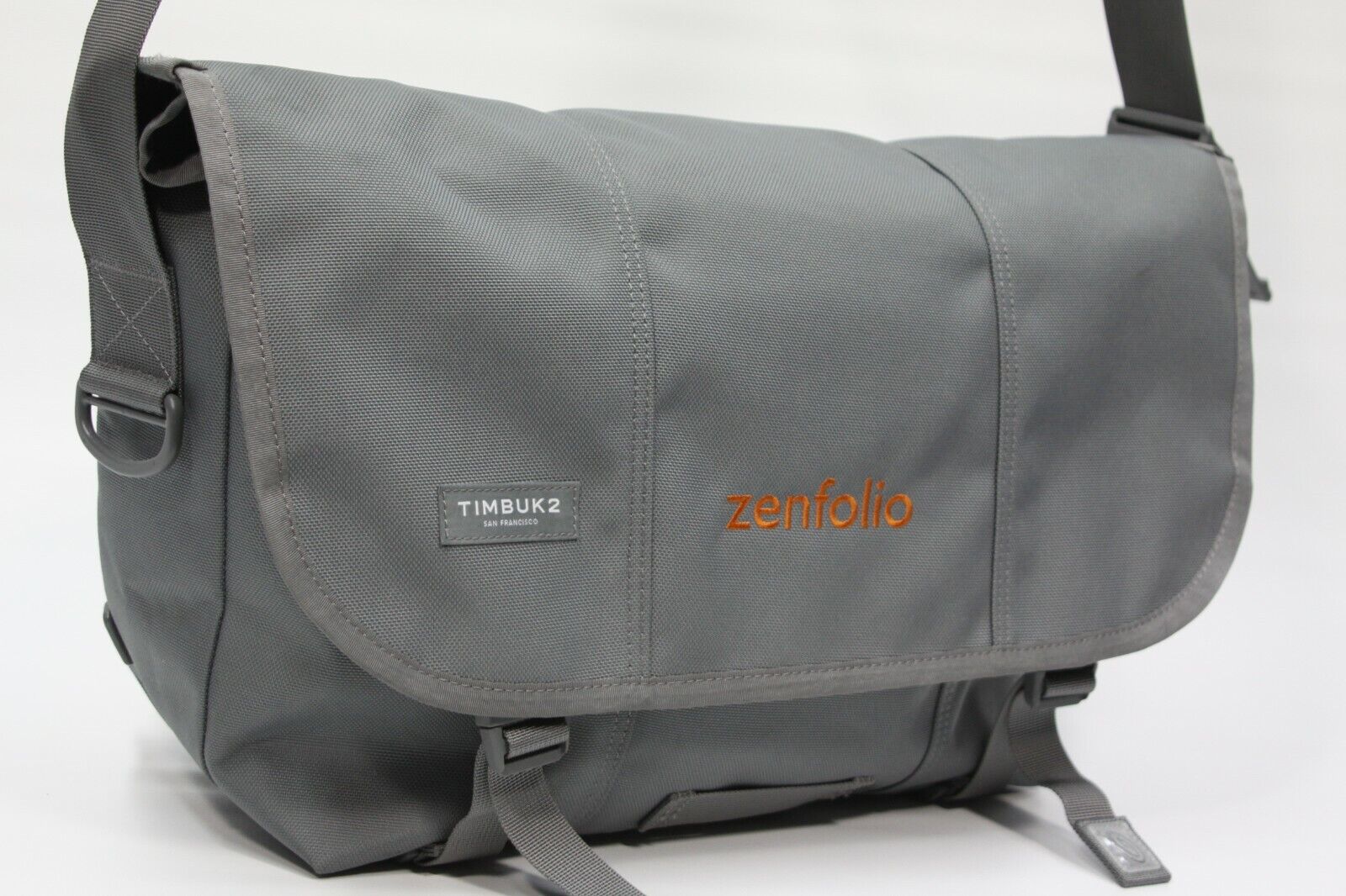 TIMBUK2 Zenfolio Logo Messenger Bag M Medium 15” Laptop Gray