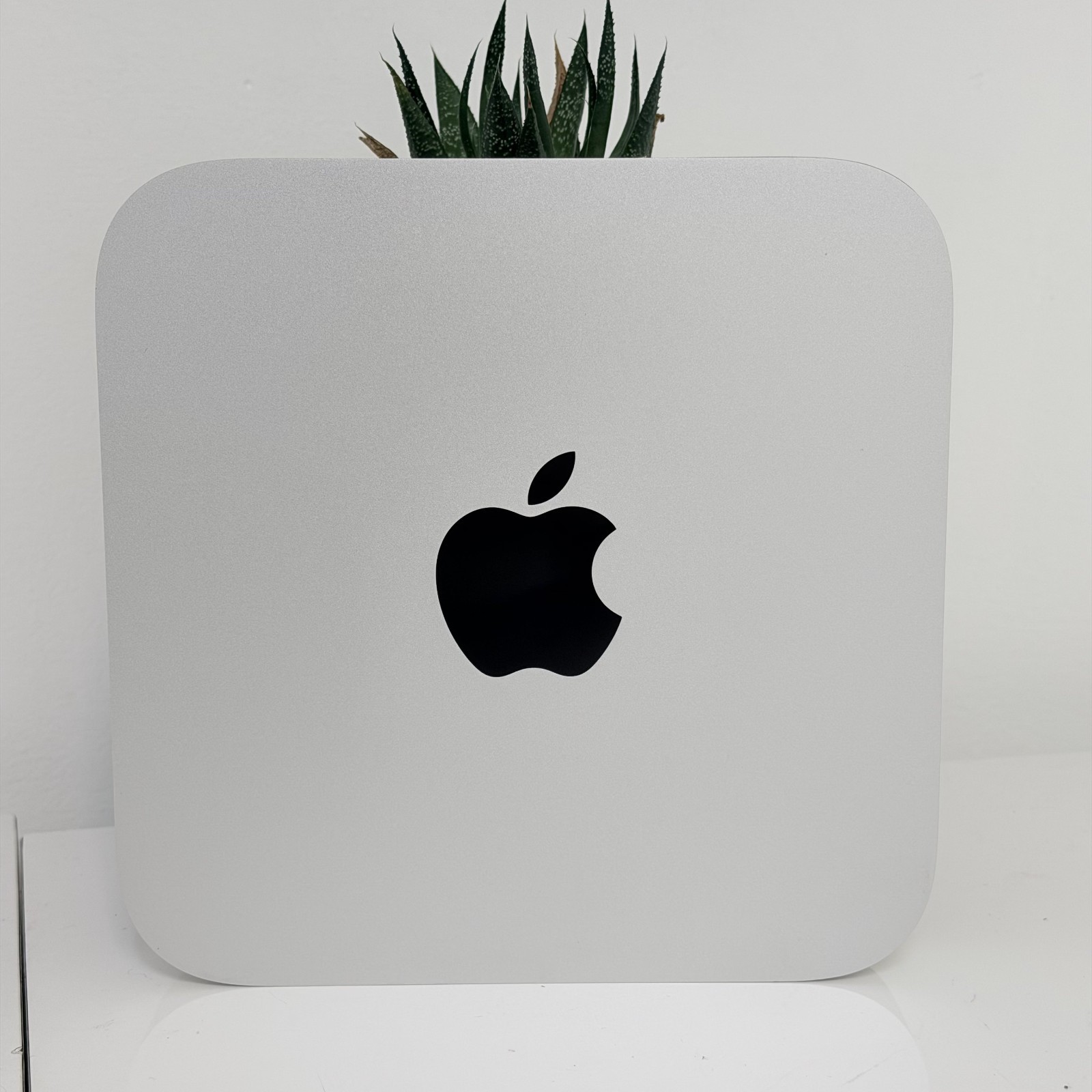 Late 2014 Apple Mac mini A1347 i5 2.6 GHz 8GB RAM 256GB SDD Silver