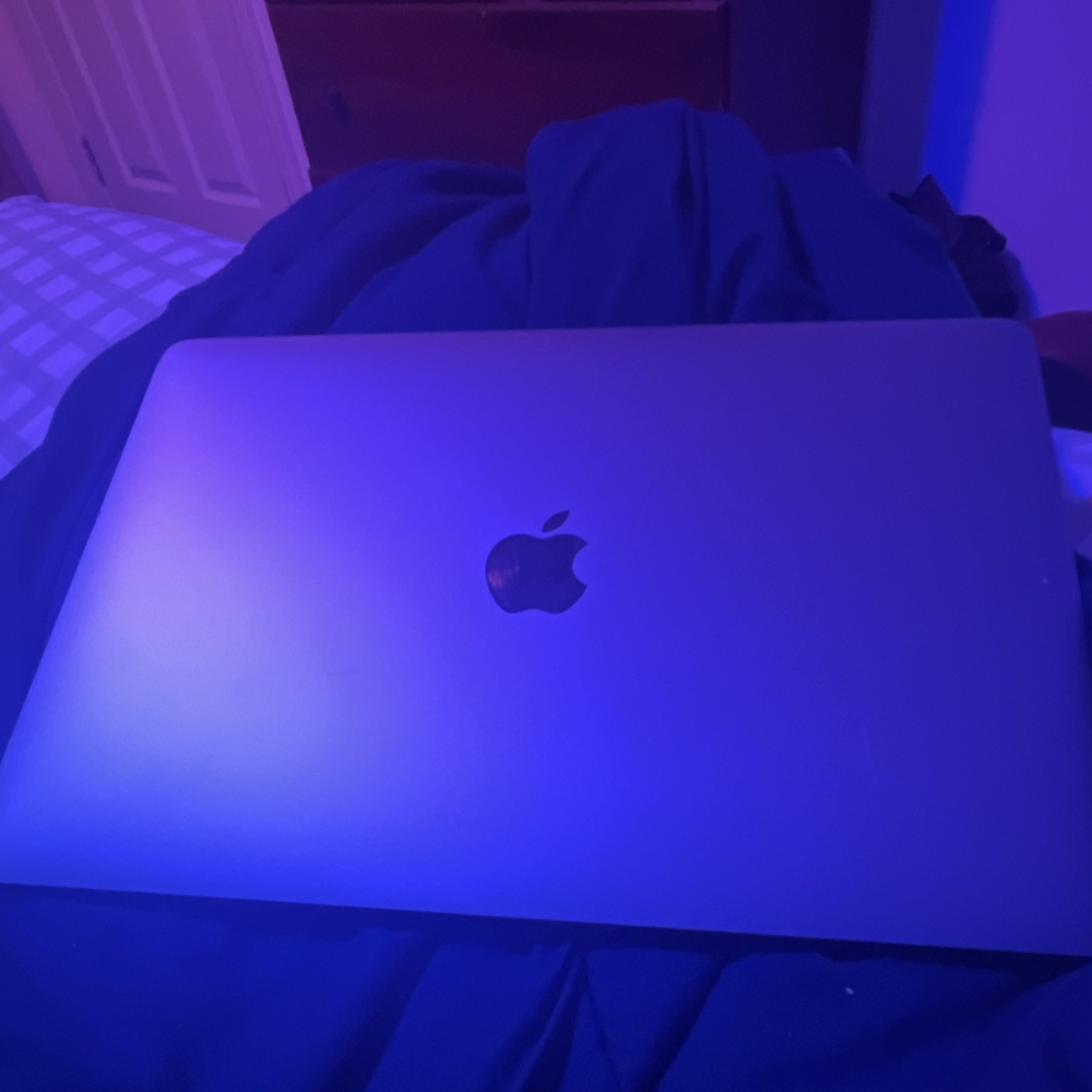 Apple MacBook Air 13in M1 8GB RAM 256GB SSD Silver Backlit Keyboard