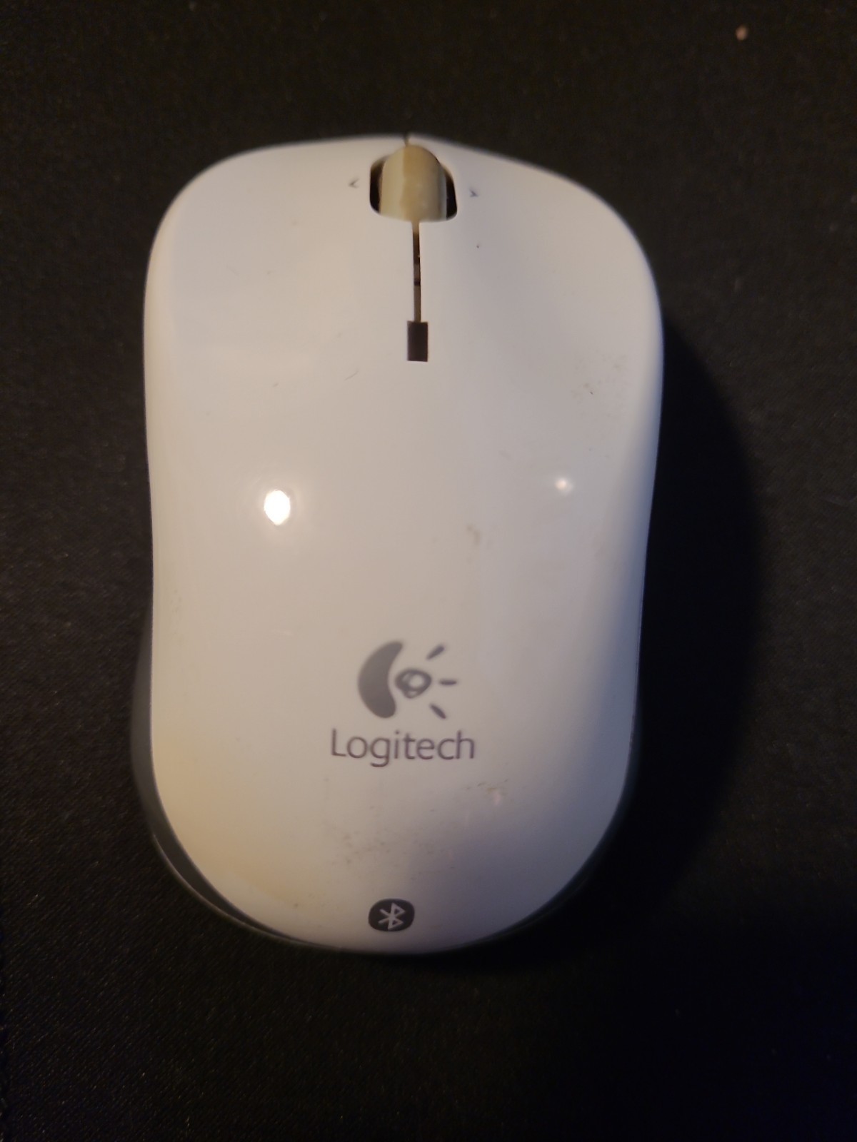 Logitech V470 Wireless Bluetooth Cordless Laser Notebook Mouse White M-RCQ142