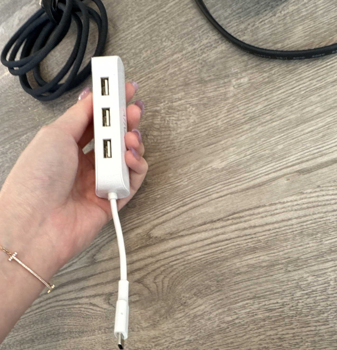 White USB-C to 4-Port USB-A Female Portable Hub Adapter 1:4 Universal