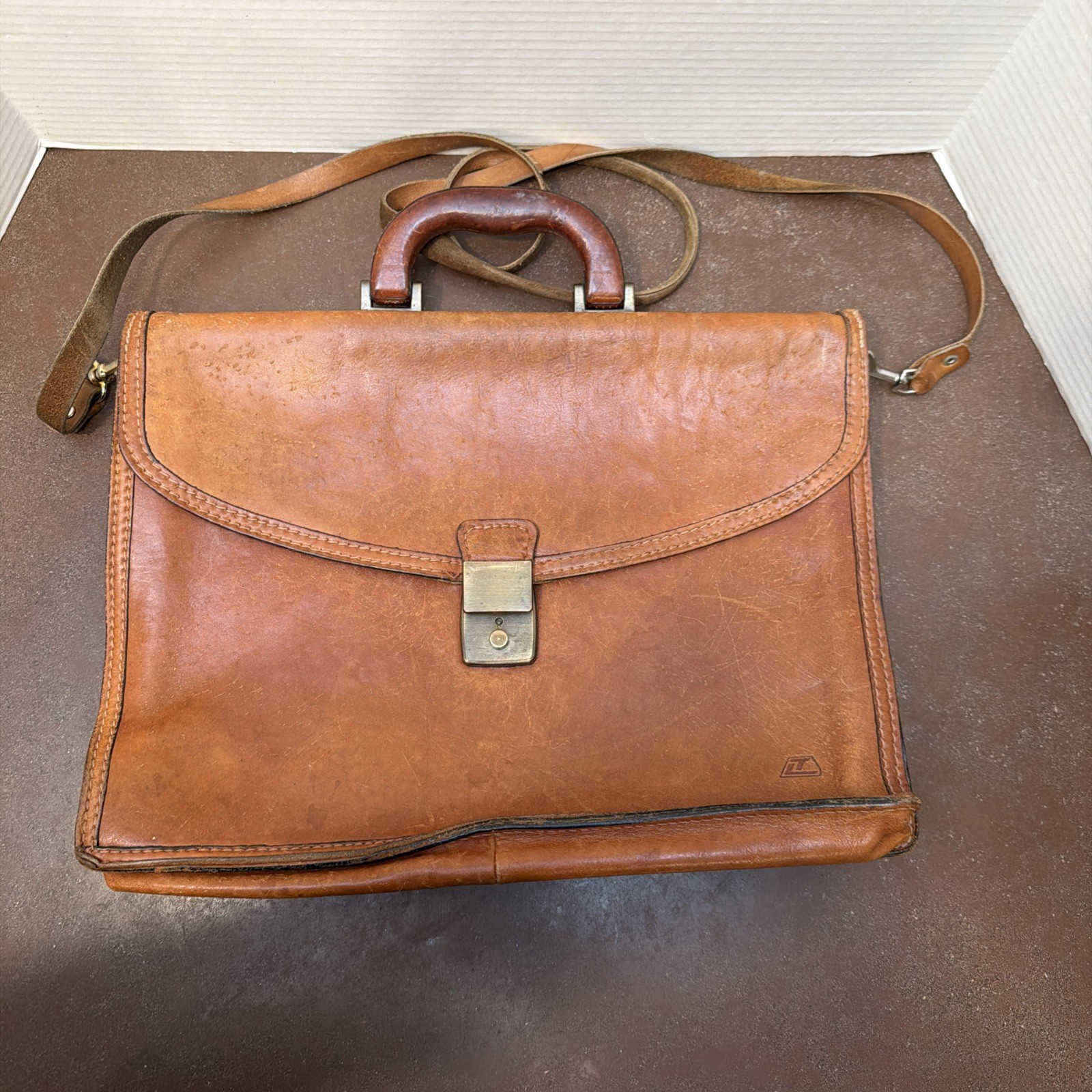 VTG  Italian Made in Italy Light Brown Leather Laptop Bag Briefcase (The Light) 