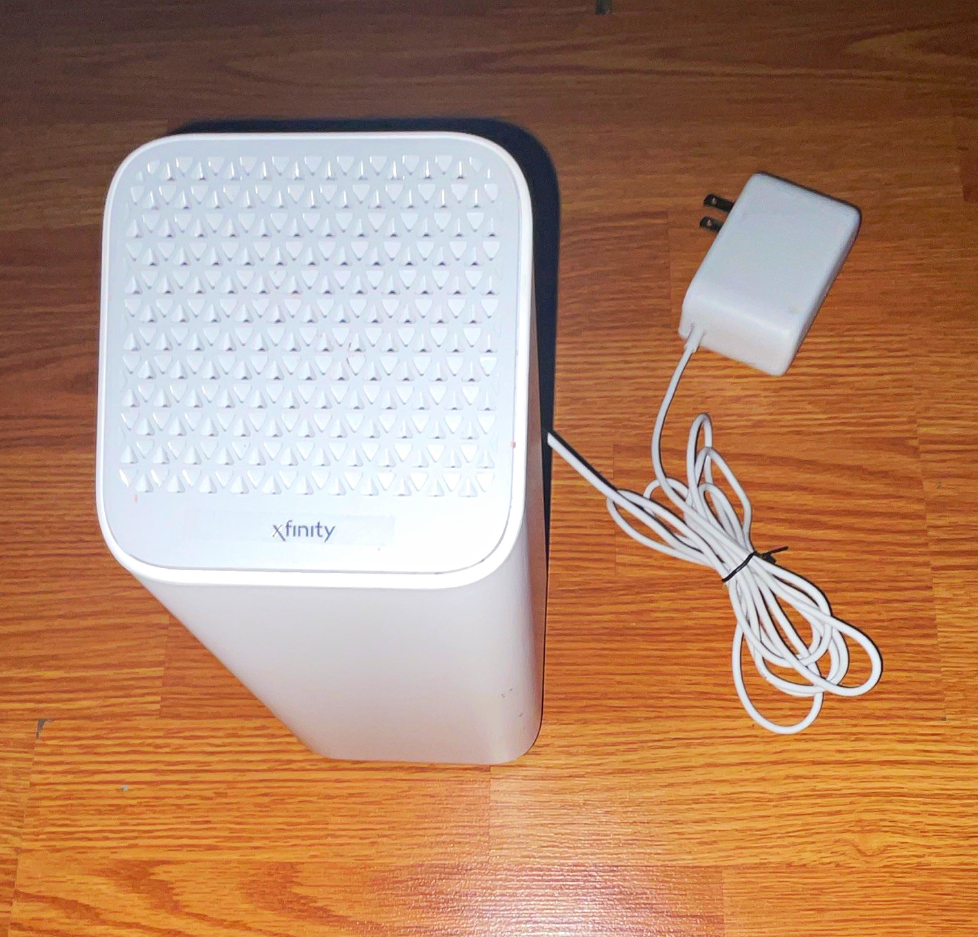 XFINITY xFi White Router Gateway, 4-Port RJ-45 Ethernet, Power Adapter bundle