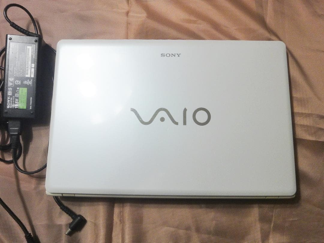 SONY VAIO VPCCW18FJ/W Core2 Duo P8700 4GB 14in Laptop From JAPAN