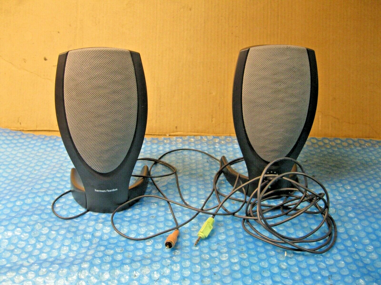 HARMON KARDON HK206 90 HZ 3W COMPUTER SPEAKERS (No Power Adapter ) *USED*