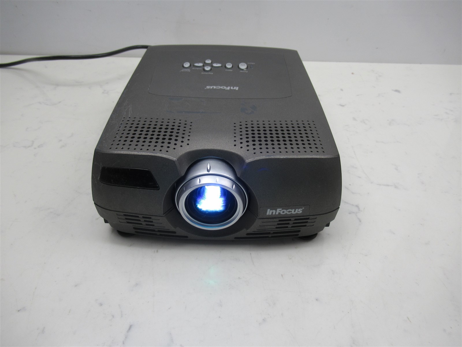 InFocus LP280 Digital Projector 311 Lamp Hours LCD Office Presentation Unit