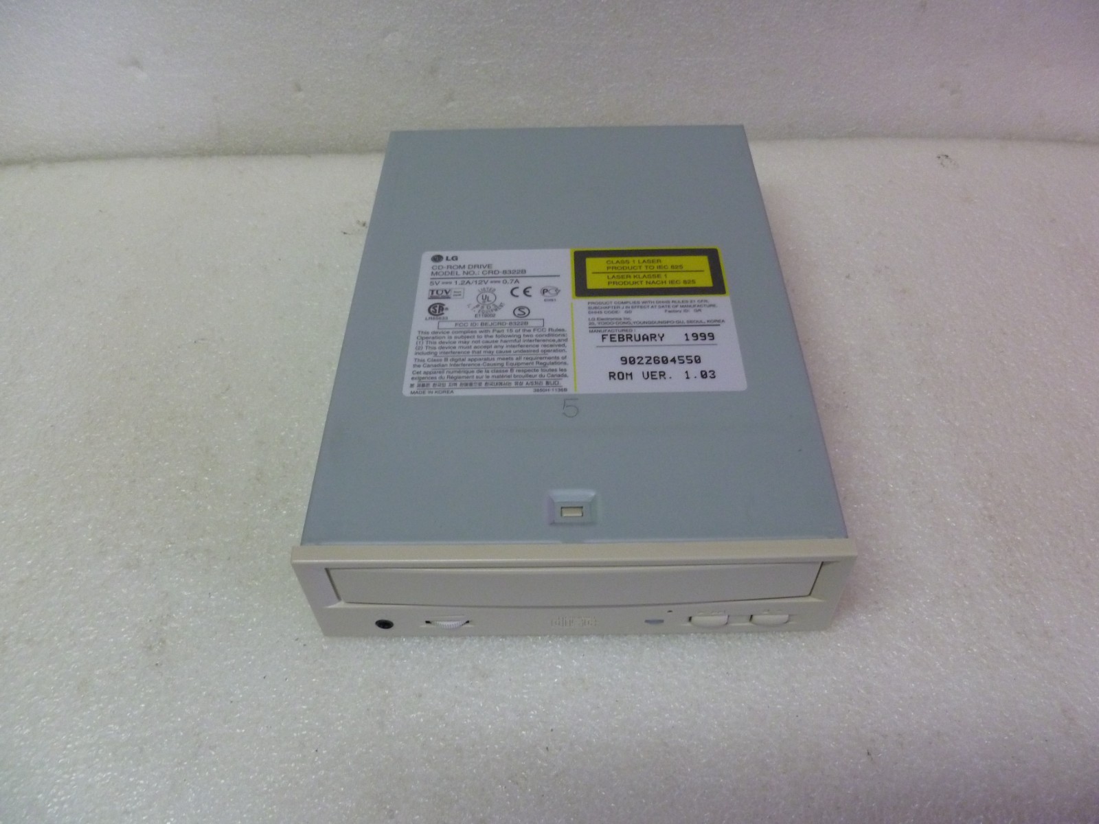 LG Electronics CRD-8322B IDE CD-ROM Drive
