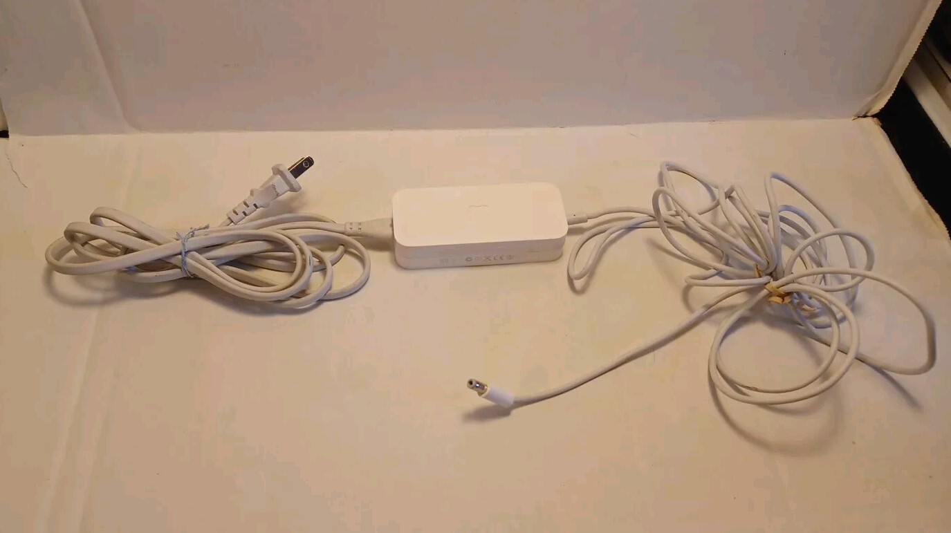 Genuine Apple A1202 Charger 12V 1.0A AC Adapter 