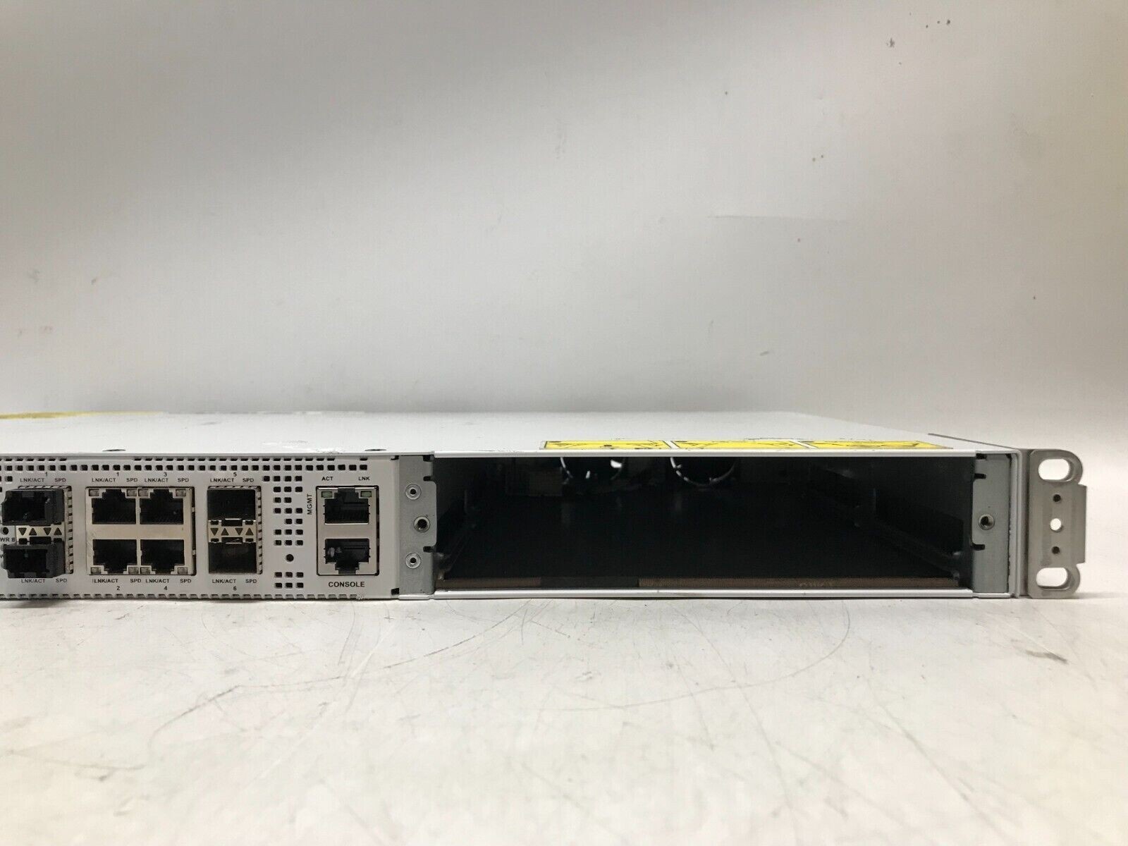 Ciena 3906mvi Compact Virtualization Switch 170-3906-901-017 w/o Modules Lot 2