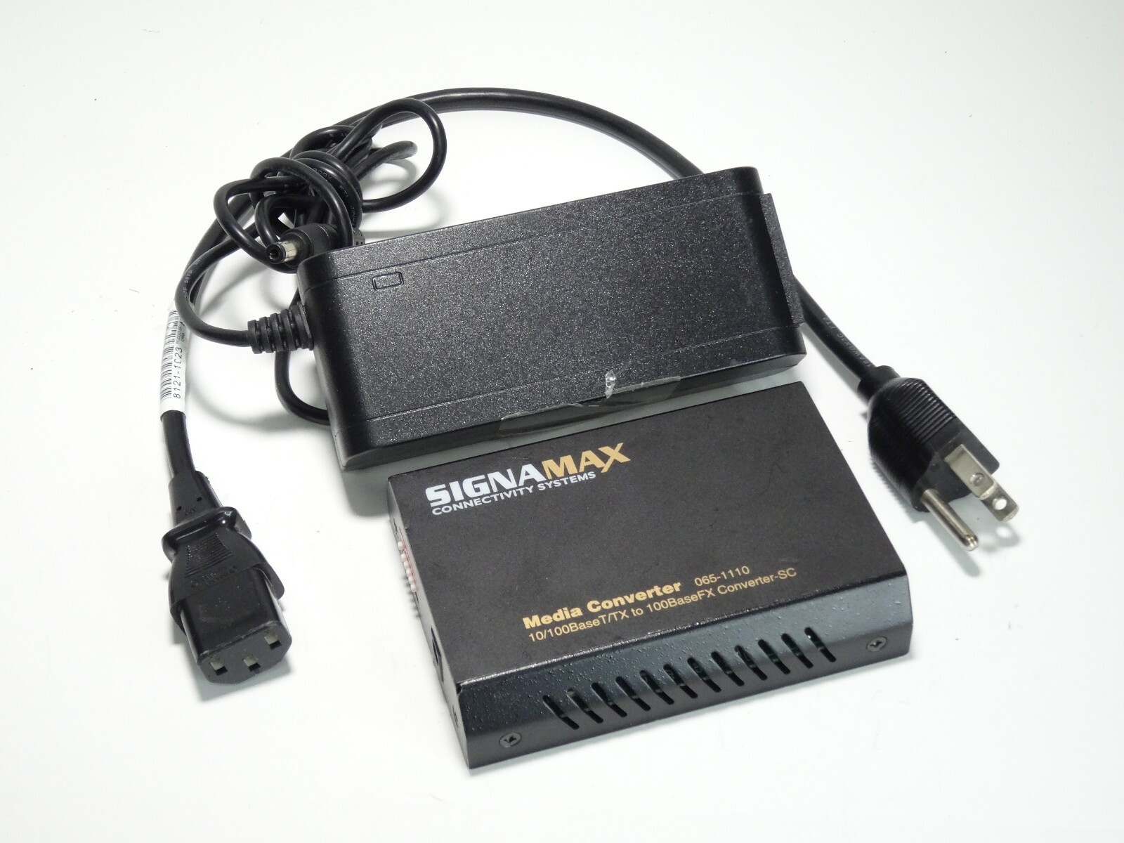 SIGNAMAX Connectivity Media Converter 065-1110 10/100BASET/TX TO 100FX