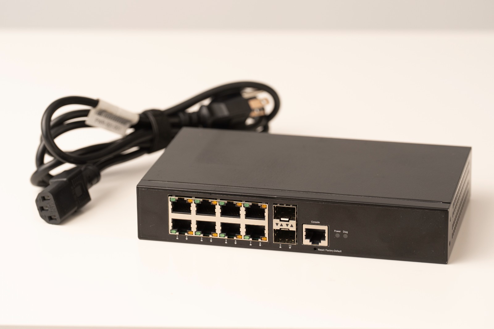 PRONTO NETWORKS SC08 8-PORT GIGABIT ETHERNET SWITCH W/ 2 SFP UPLINKS POWER CORD