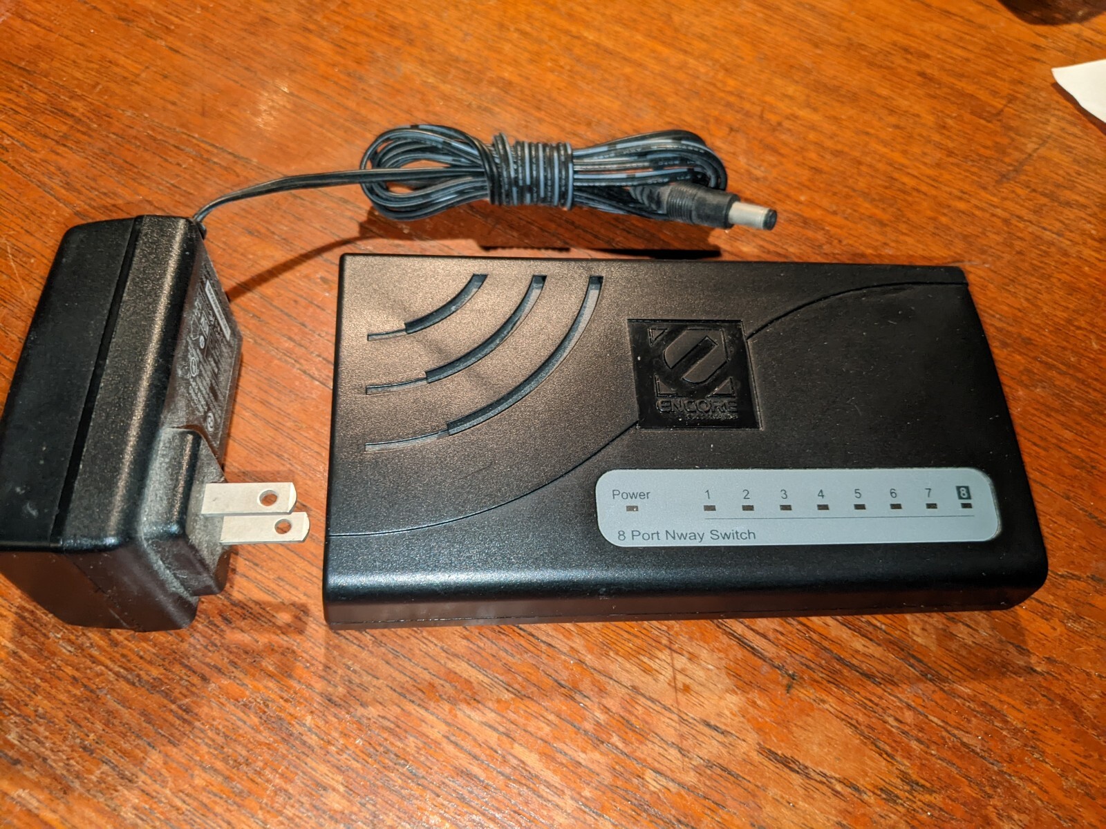 Encore  (ENH908-NWY) 8-Ports External Switch w/ AC Adaptor, very clean condition