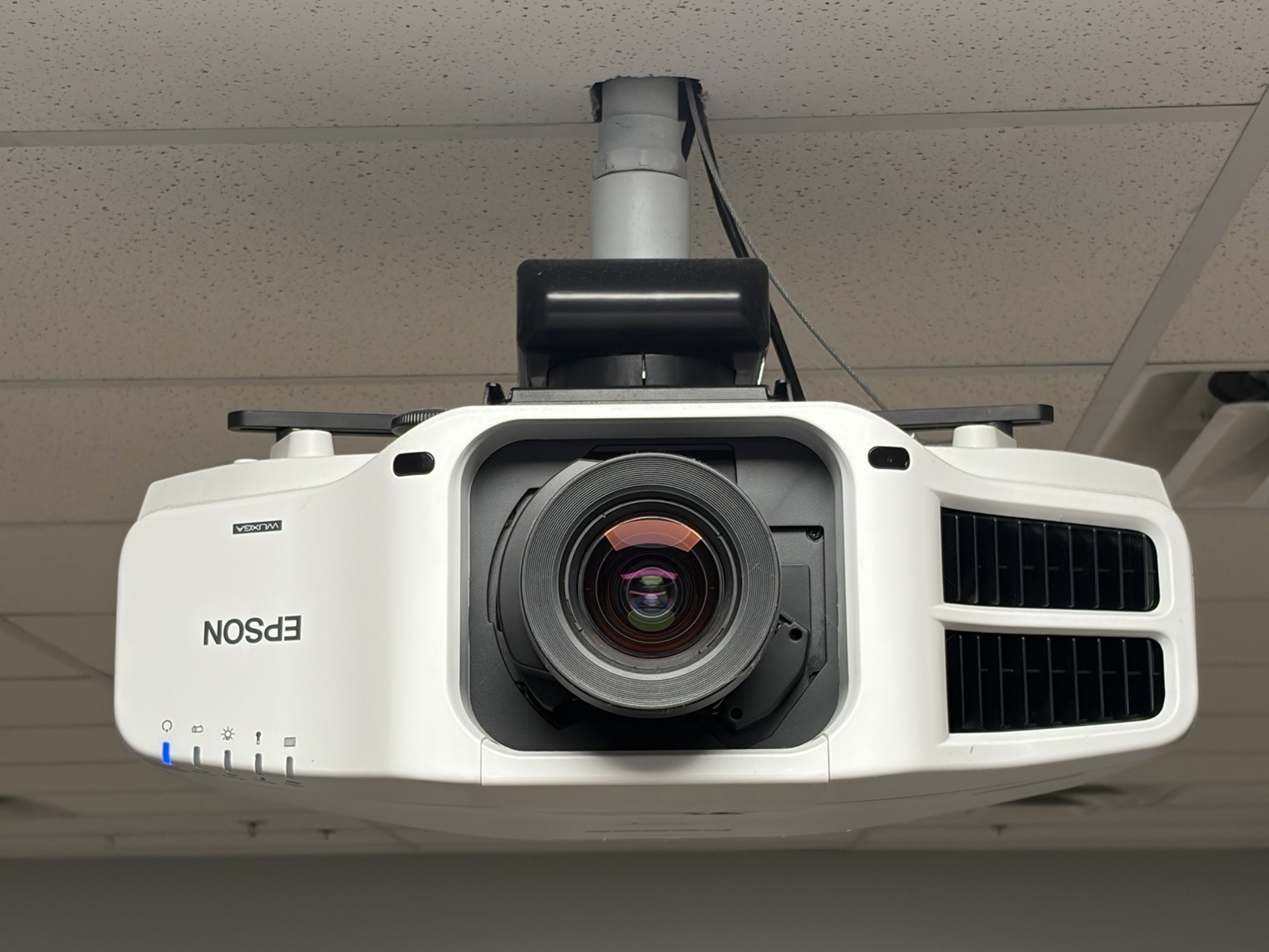 Epson Pro G7500U 3LCD Projector 6500 ANSI Lumens WUXGA HDMI HDBaseT