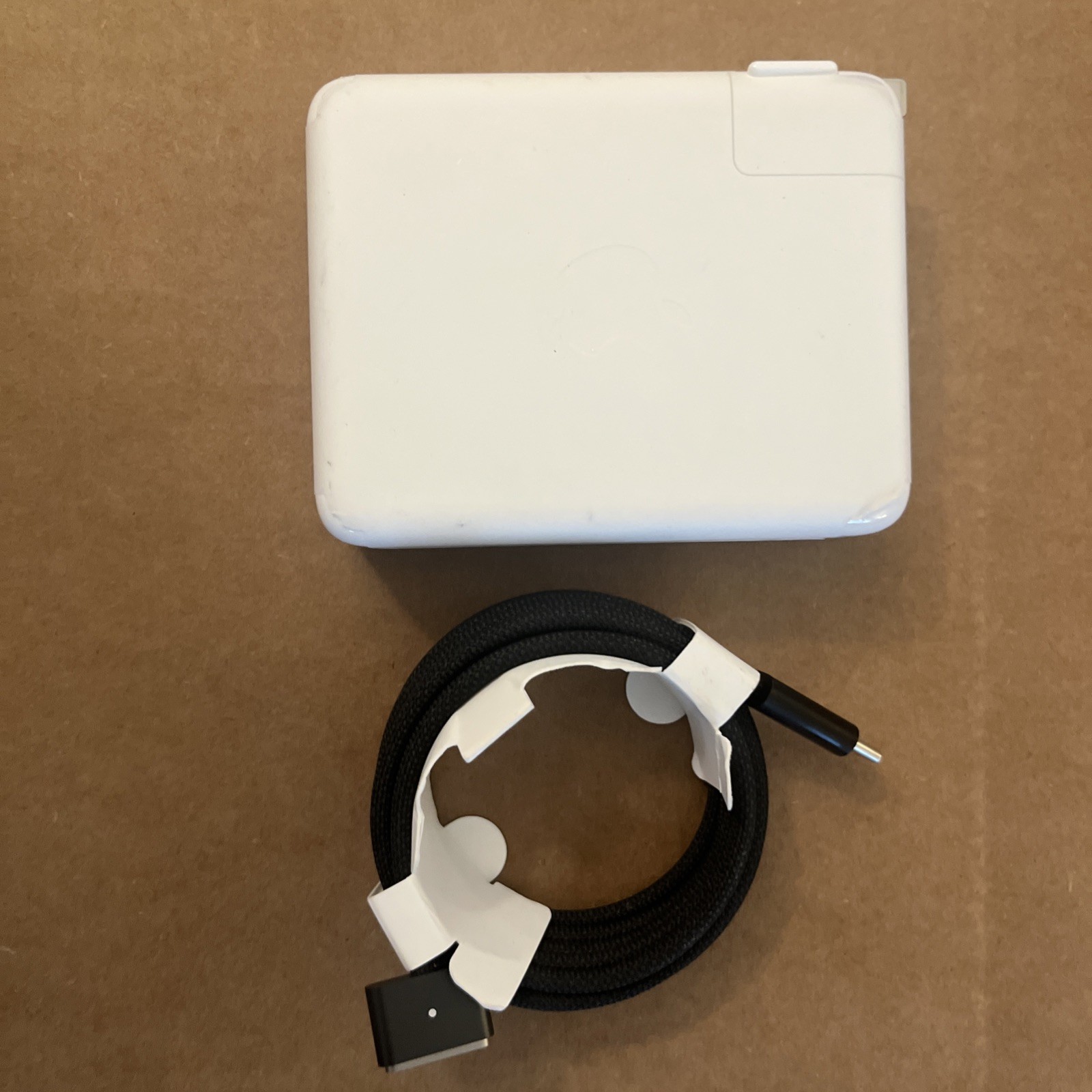 140W Plus Mag 3 Cable. Black Genuine Apple A2452
