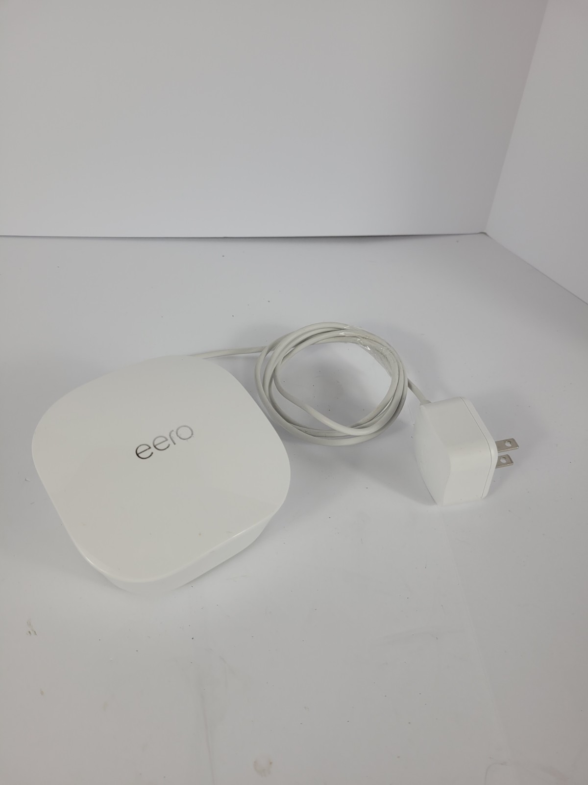 EERO Mesh Wi-Fi Extender Beacon Model J010001 With Power Cord Ships Free 