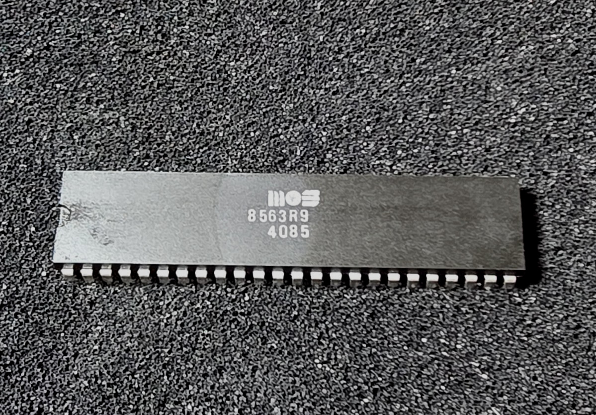 MOS 8563R9 VDC 80-Column RGBI Video Chip Commodore C128 C128D Tested Working