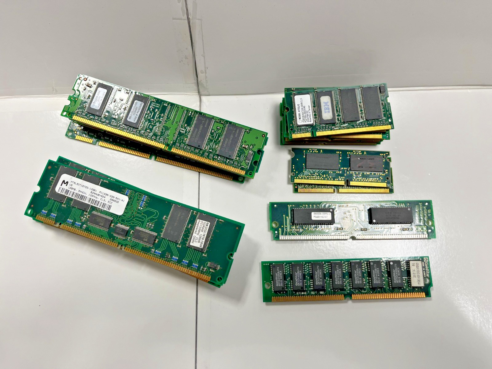 Lot of 26 RAM Memory Modules Mixed Untested