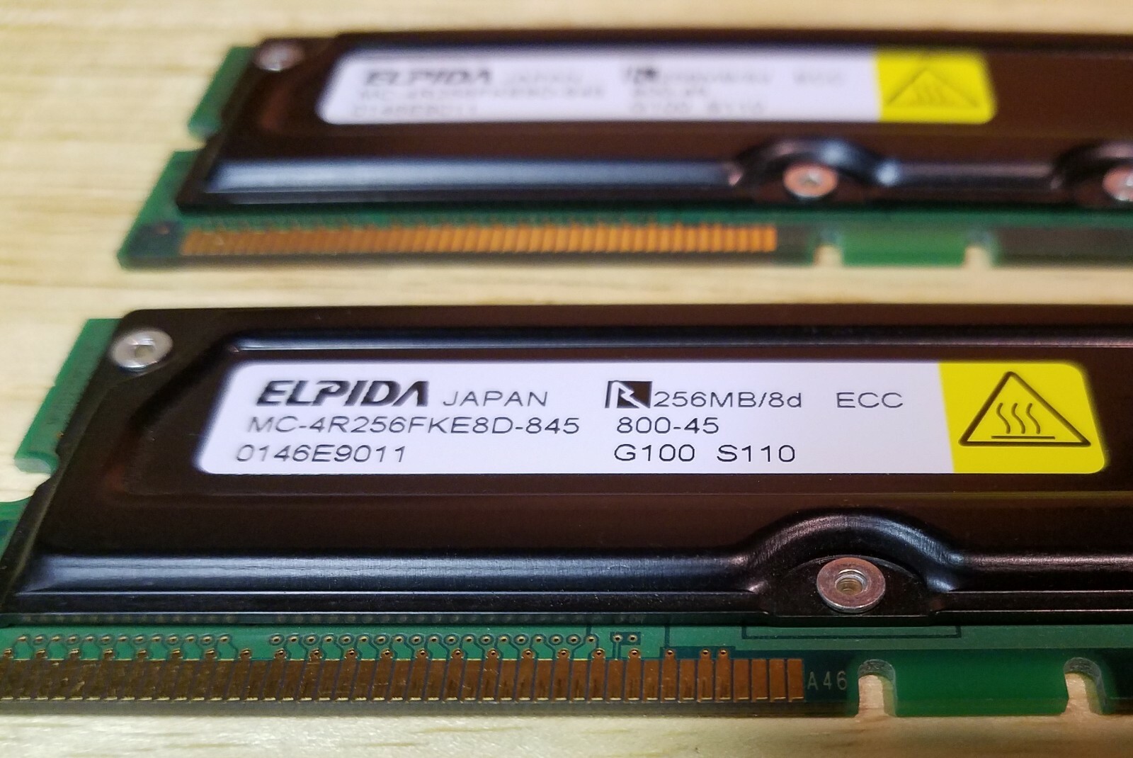Elpida PC-800 256 MB RIMM 800 MHz RDRAM (Rambus DRAM) Memory (MC-4R256FKE8D-845)