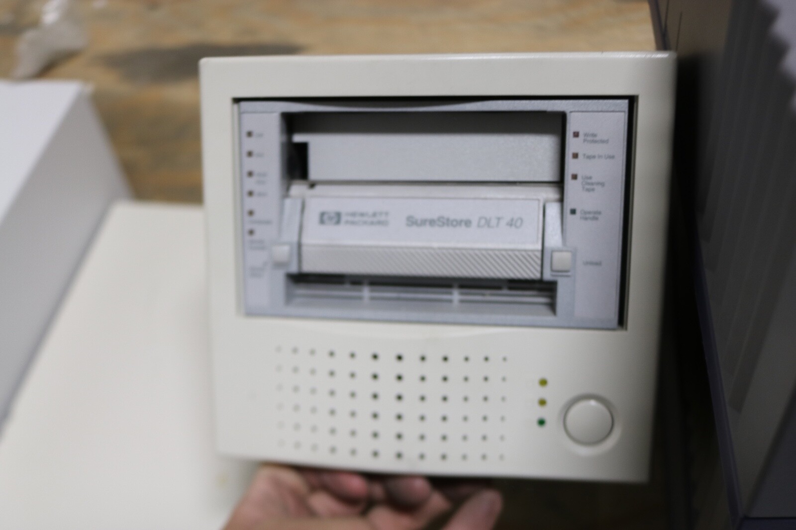 HP SureStore DLT40 External Tape Drive  