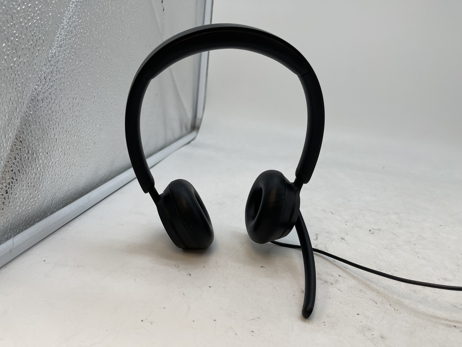 Microsoft USB Headset – Wired On-Ear Headphones with In-Line Controls Free S/H