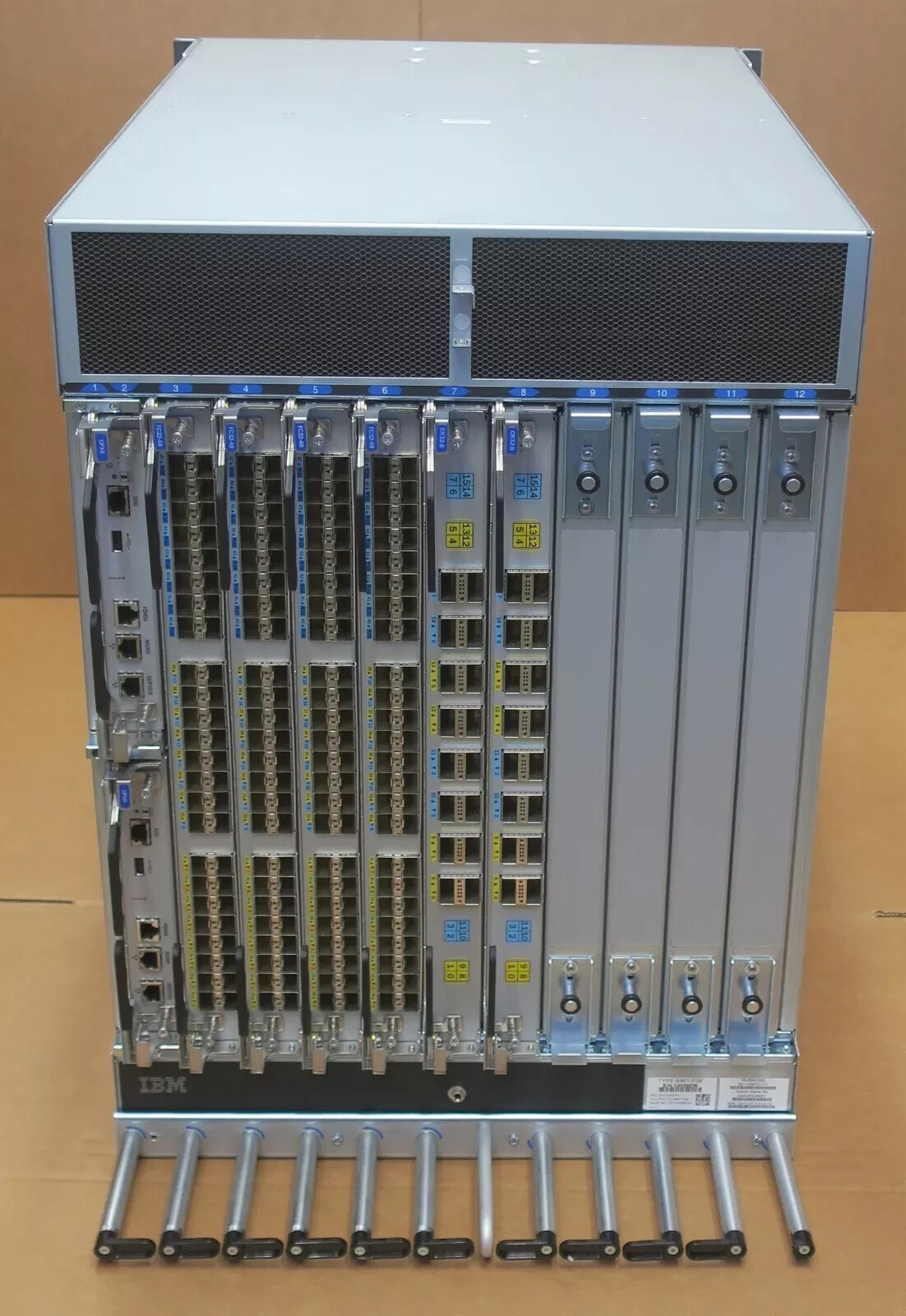 Brocade X6-8 / IBM SAN512B-6 8-Slot Gen6 Direct 8961-F08 + 4x FC32-48 2xCPX6