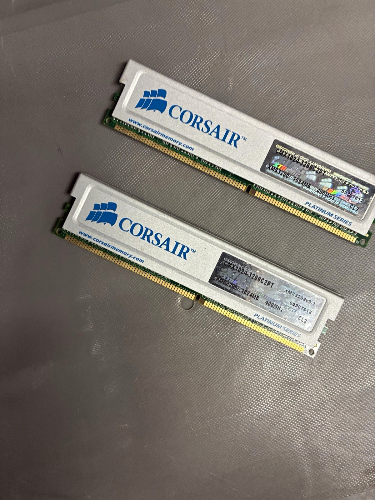 Corsair XMS Platinum DDR1 SDRAM 2GB (2x1GB) PC-3200 184-Pin CMX1024-3200C2PT