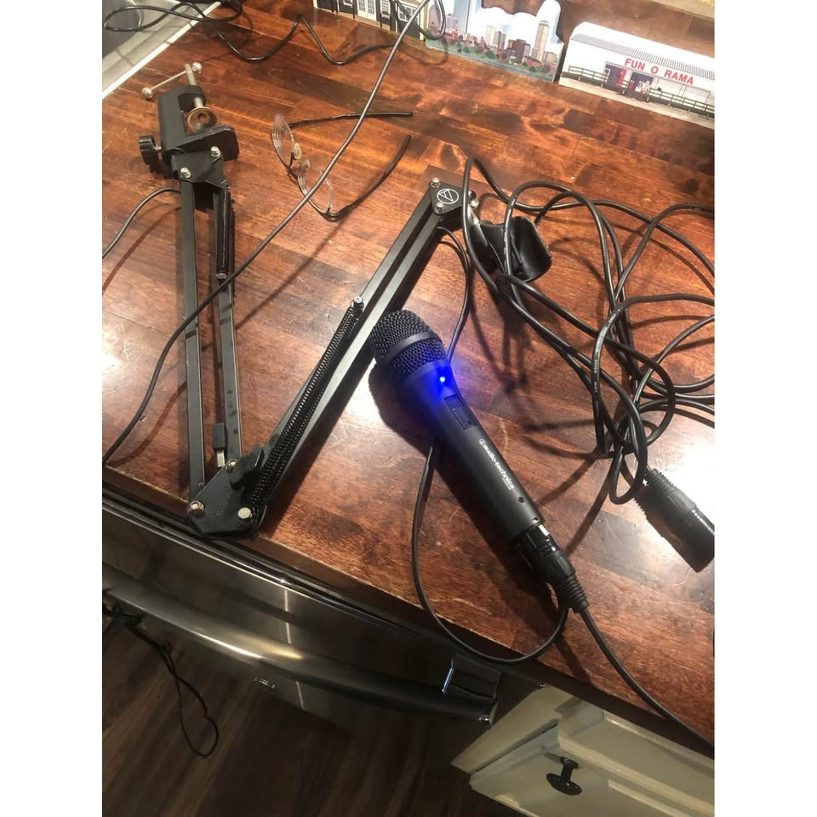 Audio Technica AT2005 USB Podcast Studio Dynamic Microphone and Mic Boom