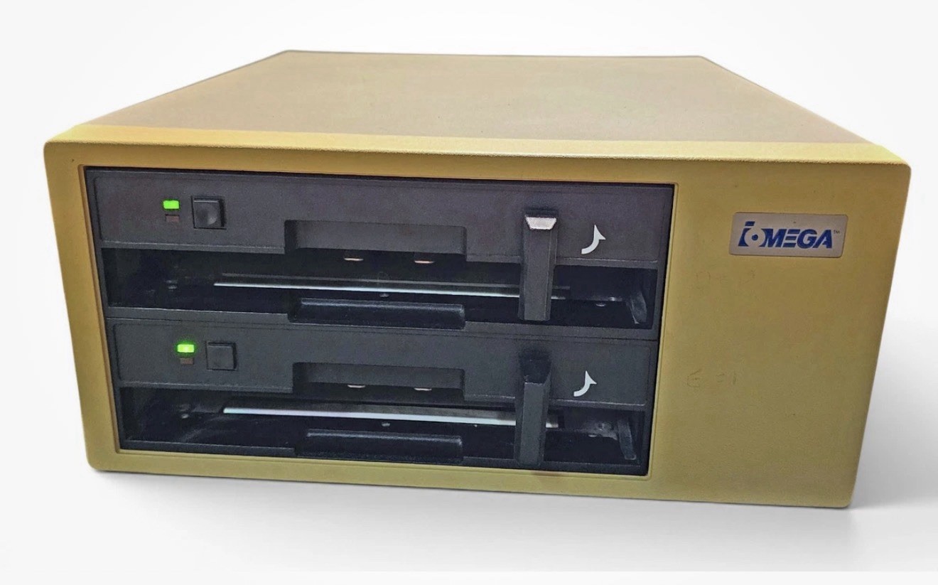 Iomega Bernoulli Box Model A210H Dual 8" Alpha-10H Drives Vintage - Powers On