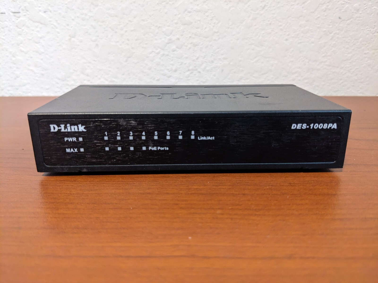 D-Link 8-Port External Desktop Switch w/ 4x PoE Ports (DES-1008PA) - UNTESTED