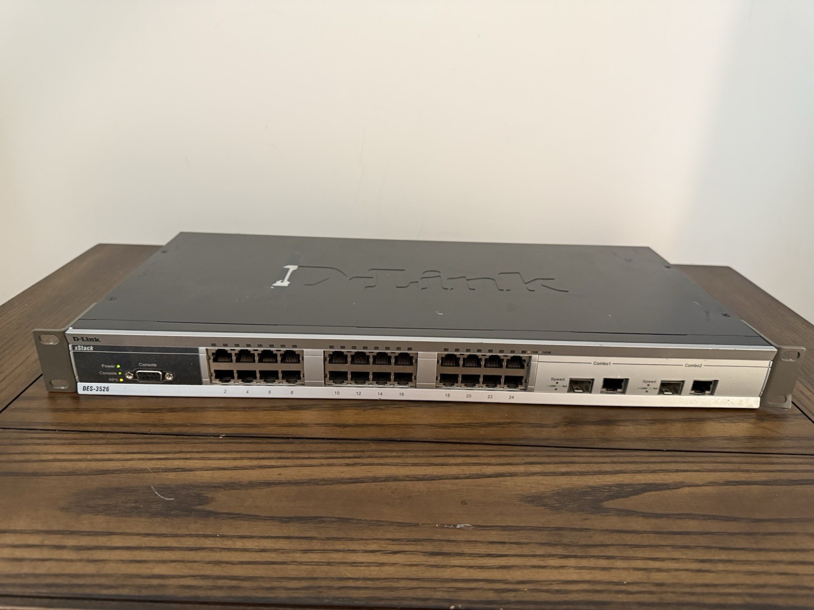 D‑Link DES-3526 xStack 24 Port 10/100Mbps Stackable Switch