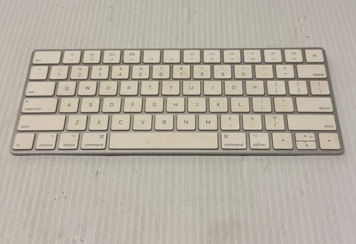 Genuine Apple A1644 Wireless Bluetooth Magic Keyboard MLA22LL/A 