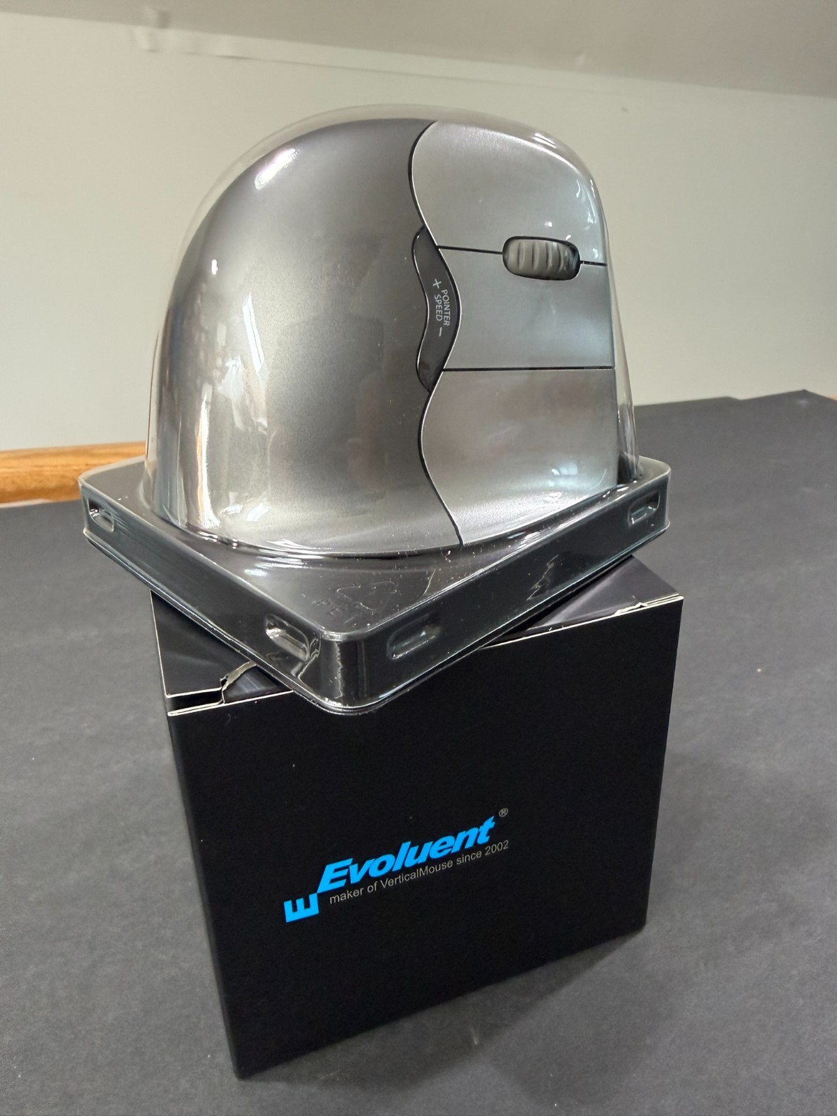 Evoluent VerticalMouse 4 Right USB Mouse.....New in Box Unused Sealed