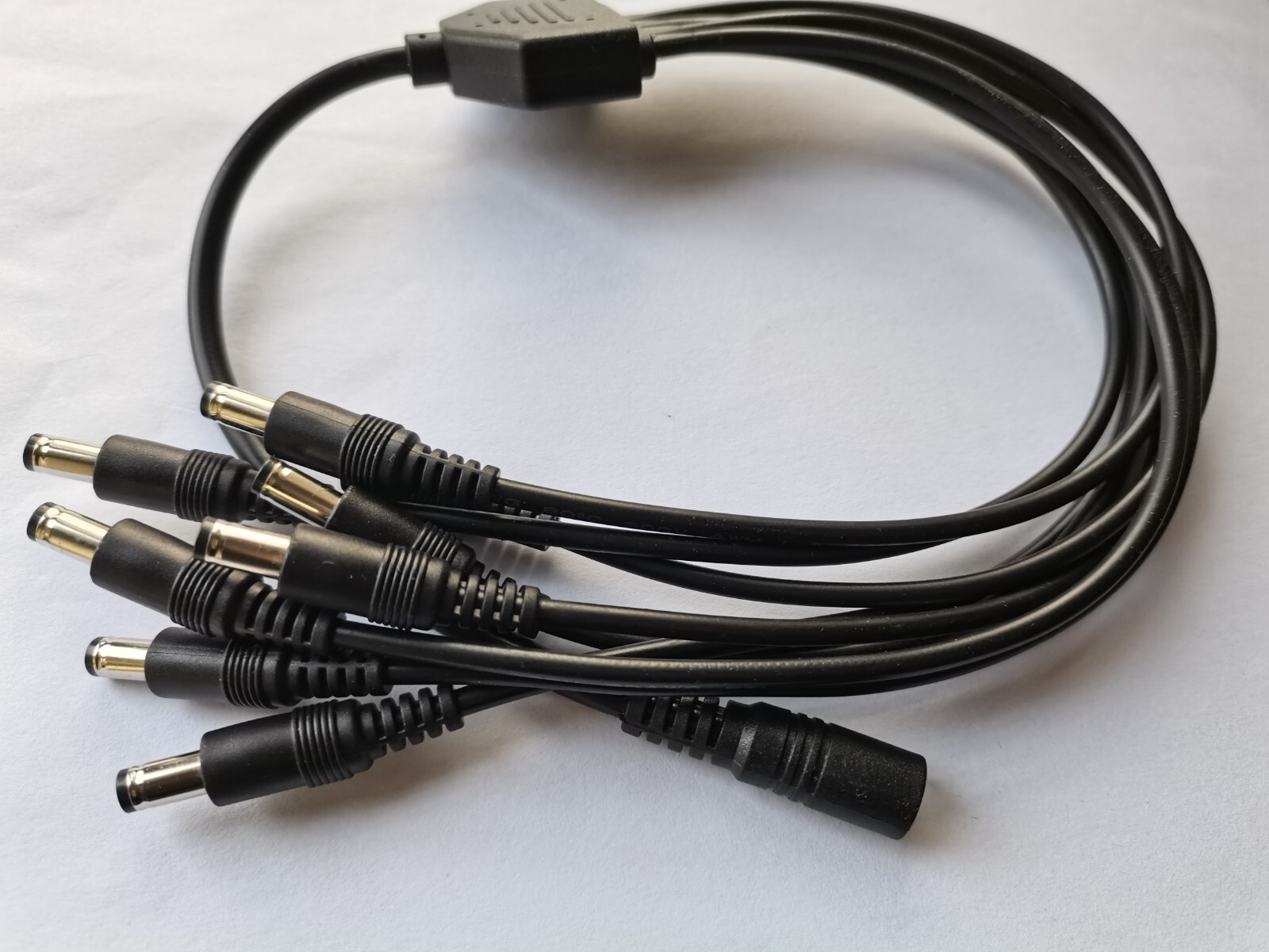 2 pcs DC Power Plug 5.5x2.1mm Spliter 8 Channel 1 Female to 8 Male Cable 40cm
