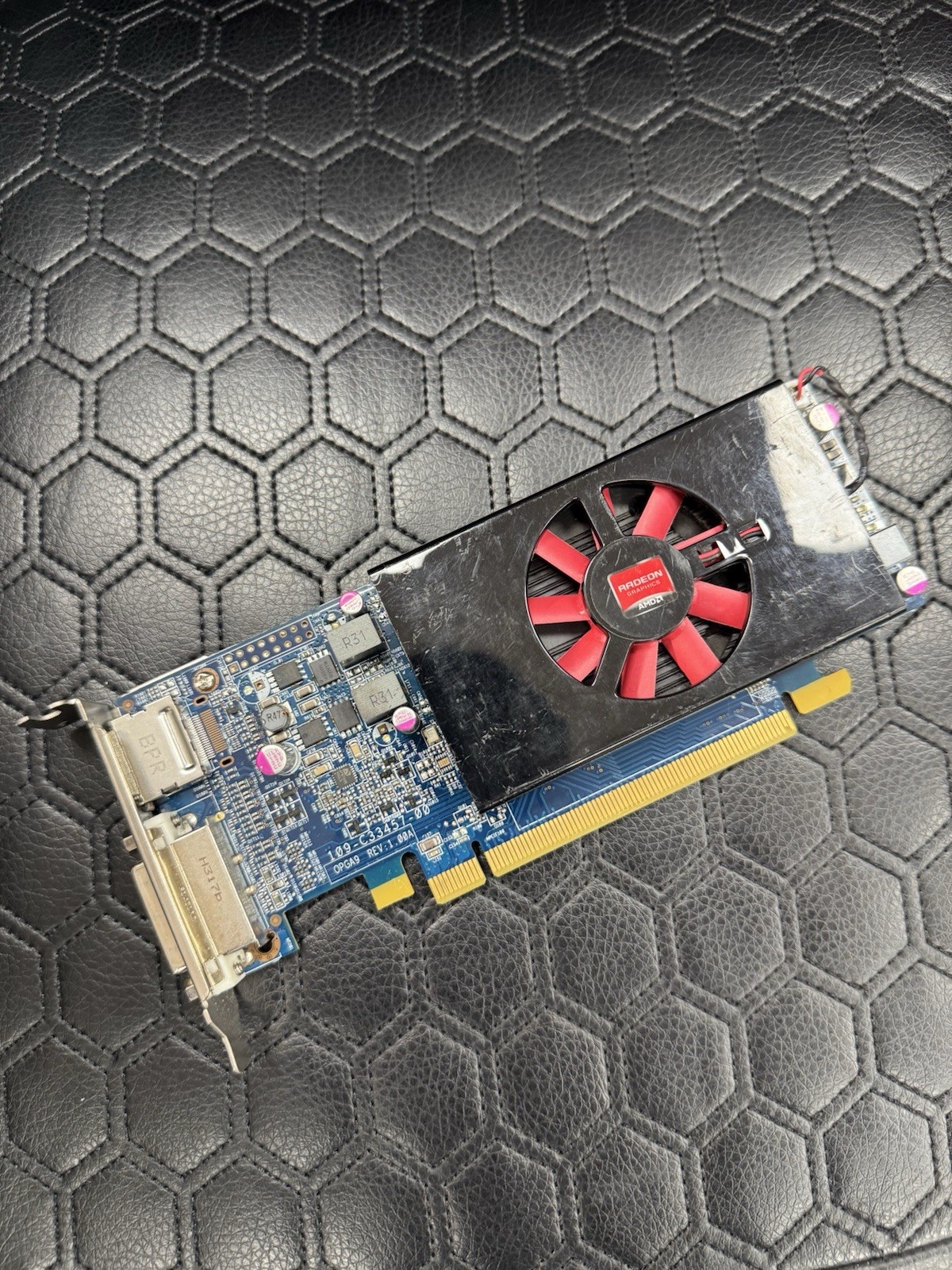 AMD Radeon ATI-102-C33402 (B) HD7570 109-C33457-00 DVI DisplayPort PCIe